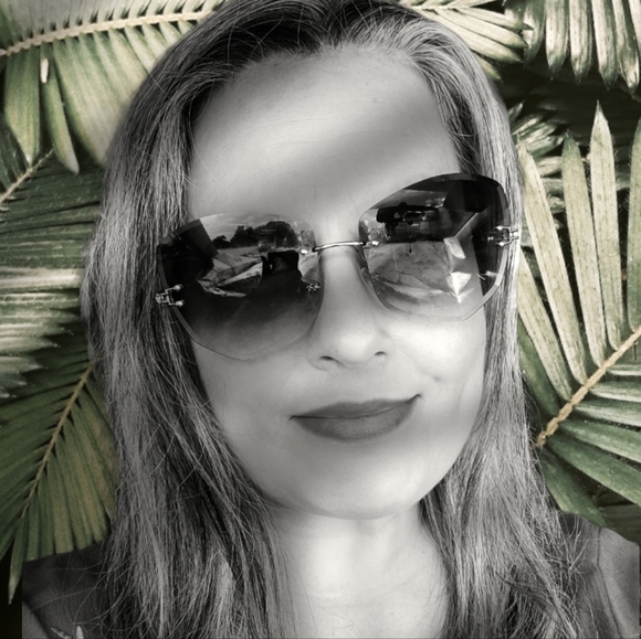 Meet your Posher, Melanie (Violet). - Picture 15 of 16